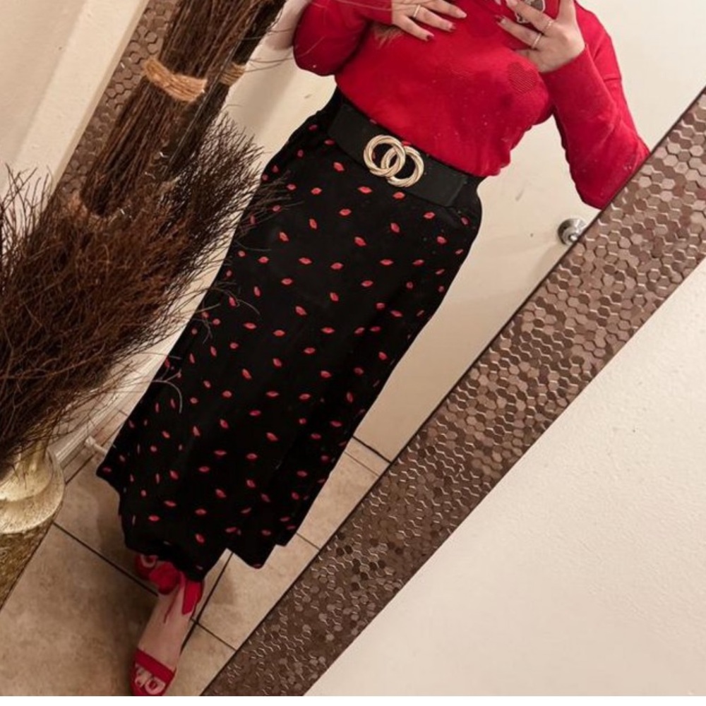 NWT Satin lips Skirt - Picture 7 of 12